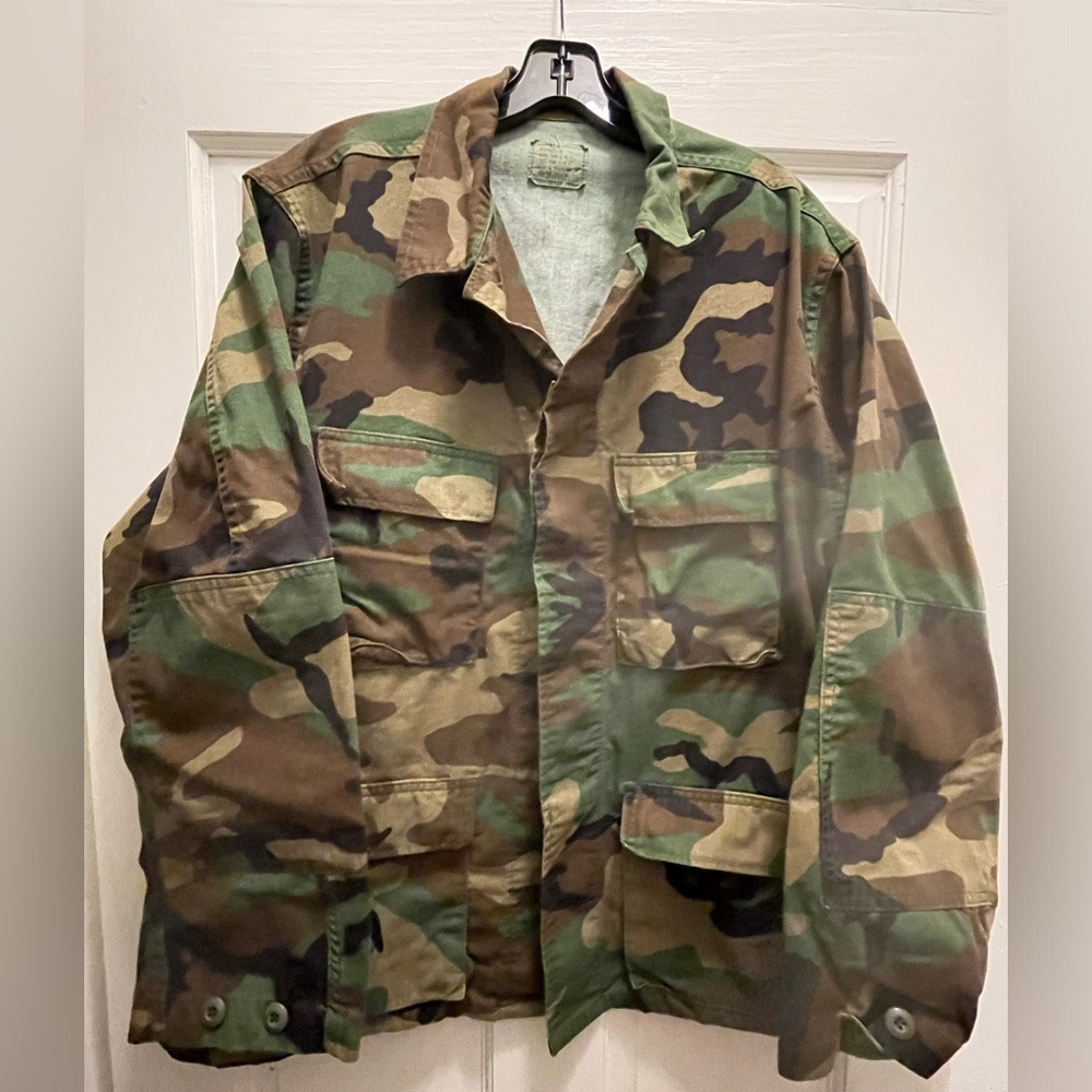 US Army BDU jacket, woodland camouflage pattern.  Size Medium-Regular. 1 each.